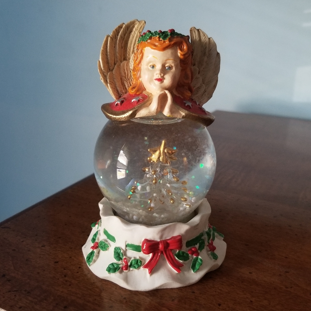 Christmas Angel Snow Globe
